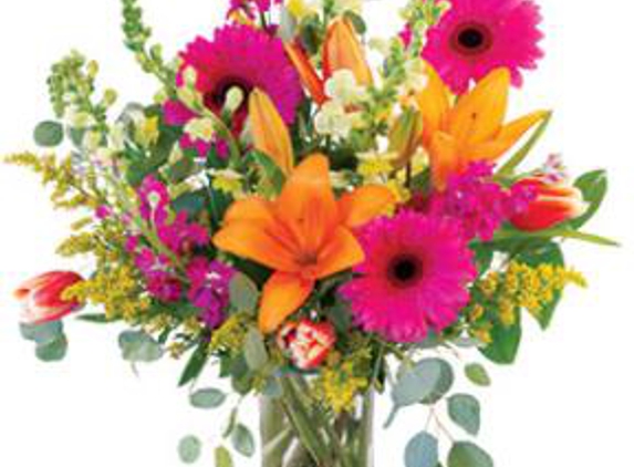 Clayton Florist: the Florist at Plantation - Clayton, NC