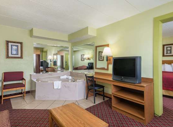 Days Inn & Suites by Wyndham Springfield on I-44 - Springfield, MO