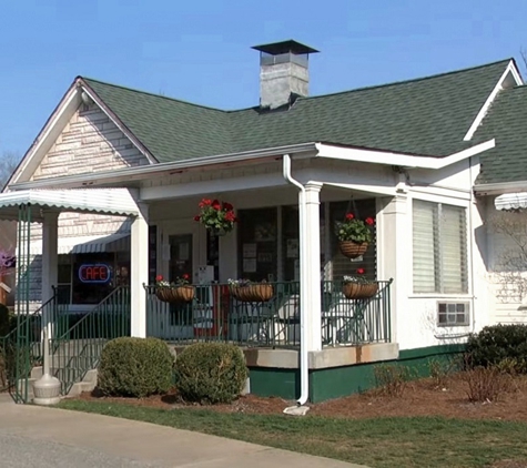 Nashville Smiles - Nashville, TN. The Loveless Cafe at 3 minutes drive to the west of Nashville dentist Nashville Smiles