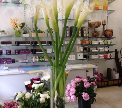 The Flower Shoppe and Things - Miami, FL