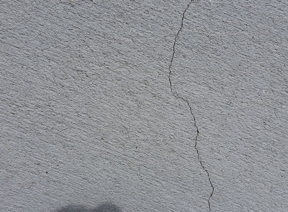 Housman's Aluminum & Screening Inc. - Melbourne, FL. Concrete cracking in 2 months