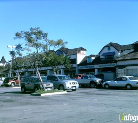 Sandy's Threading & Beauty - Tustin, CA