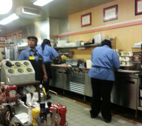 Waffle House - Phenix City, AL