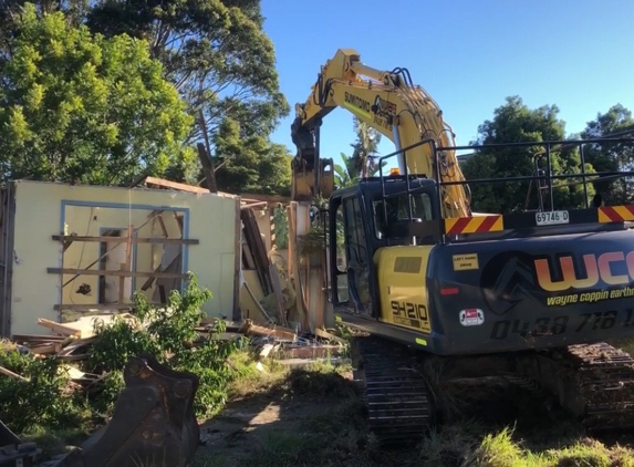 Wayne Coppin Earthmoving - Surf Beach, NSW. Demolition Contracting