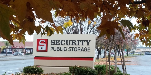 Security Public Storage - Sacramento, CA. NEW DRIVE UP
UNITS AVAILABLE!
