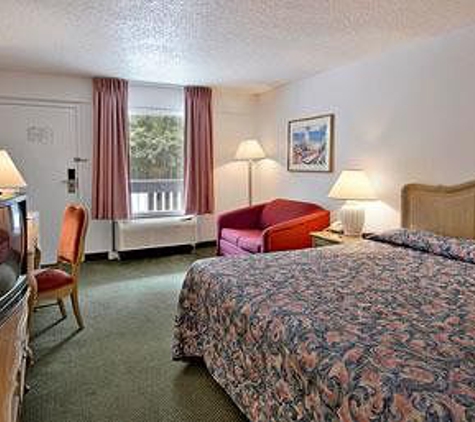 Days Inn by Wyndham Savannah Airport - Savannah, GA