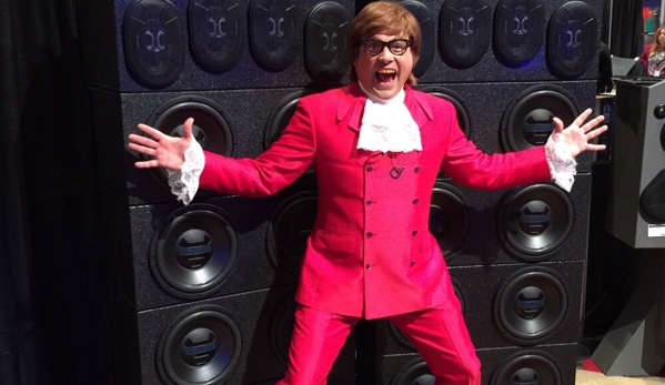 Maxxsonics USA Inc - Lake Zurich, IL. Austin Powers digs THE POWER OF THE GODS by HIFONICS