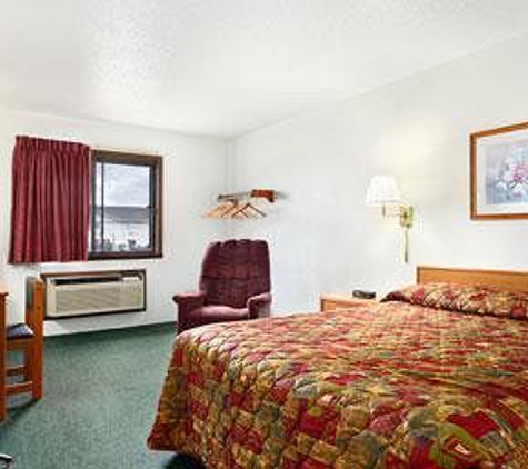 Super 8 by Wyndham Fargo Airport - Fargo, ND