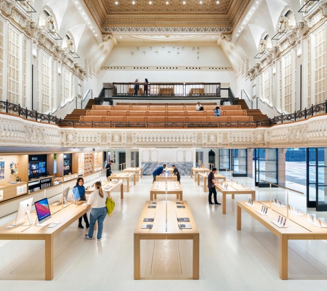 Apple Store - Los Angeles, CA