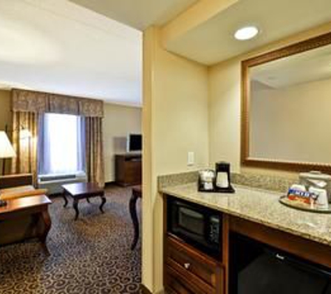 Hampton Inn & Suites Fredericksburg-at Celebrate Virginia - Fredericksburg, VA