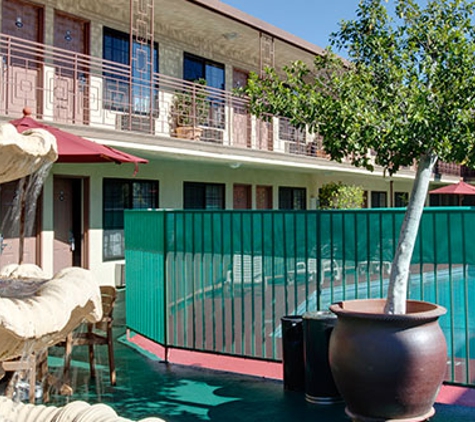 Studio City Court Yard Hotel - Studio City, CA