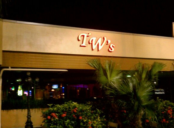 Tw's Lounge - Boca Raton, FL