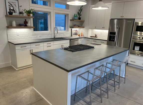 Counter Couture - Hartsville, TN. Clean Modern Kitchen with Concrete Countertops