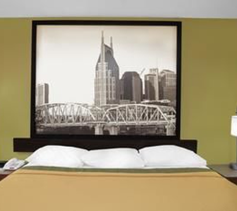 Super 8 by Wyndham Nashville West - Nashville, TN