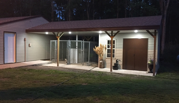 Ri Lee Kennels - Oconto Falls, WI. Shaded covered outdoor pens