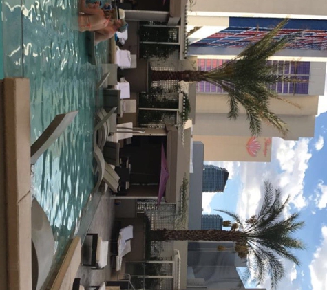 The Pool at Harrah's - Las Vegas, NV