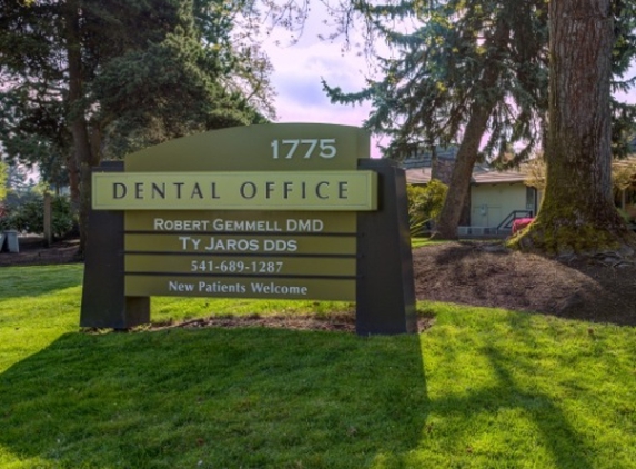 Distinctive Dentistry - Eugene, OR. Distinctive Dentistry