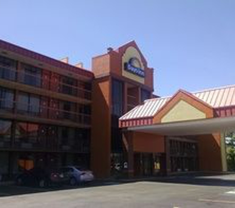 Days Inn - Bristol, VA