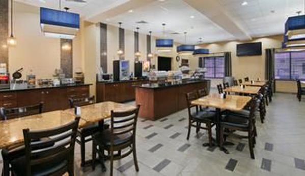 Best Western Plus Williston Hotel & Suites - Williston, ND