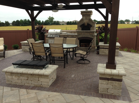 Bellas Landscaping - Bloomington, IL