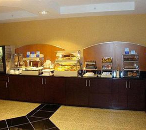 Holiday Inn Express & Suites Indianapolis - East - Indianapolis, IN