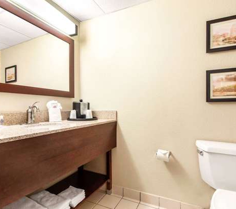 Comfort Inn & Suites Omaha Central - Omaha, NE