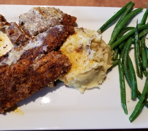 Stillwater Grill - Brighton, MI. Pecan chicken, mashed and green beans. Delicious!