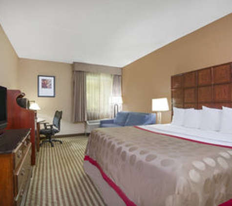 Ramada by Wyndham Columbus North - Columbus, OH