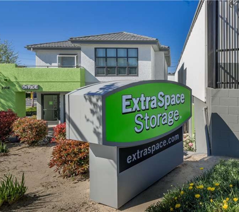 Extra Space Storage - Los Angeles, CA