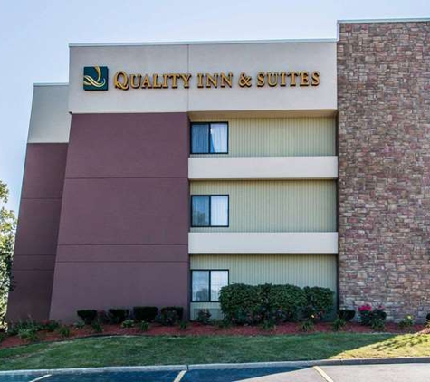 Quality Inn & Suites Warren - Detroit - Warren, MI
