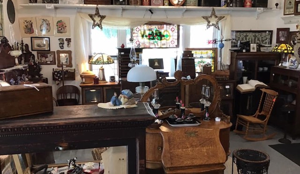 Attic Treasures Antiques & Collectables - West Liberty, IA