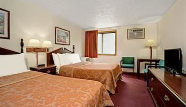 Super 8 by Wyndham Chaska - Chaska, MN