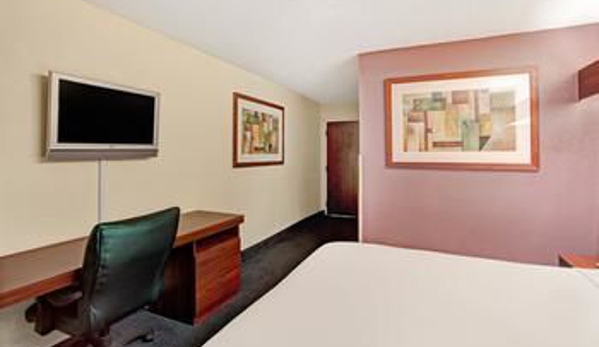 Microtel Inn & Suites by Wyndham Atlanta Airport - College Park, GA