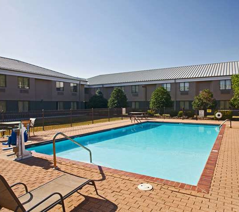 Quality Inn Bentonville-Rogers - Bentonville, AR