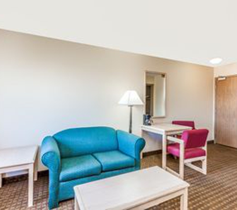 Super 8 by Wyndham Liverpool/Clay/Syracuse Area - Liverpool, NY