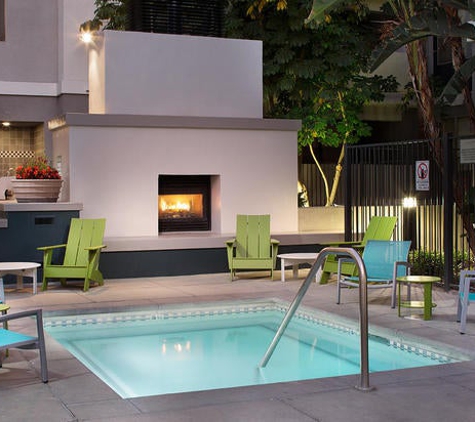 Carillon Apartment Homes - Woodland Hills, CA