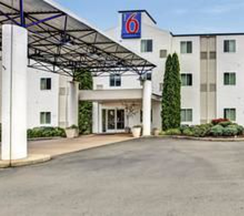 Motel 6 - Roseburg, OR