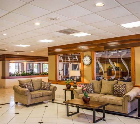 Quality Inn & Suites Pensacola Bayview - Pensacola, FL