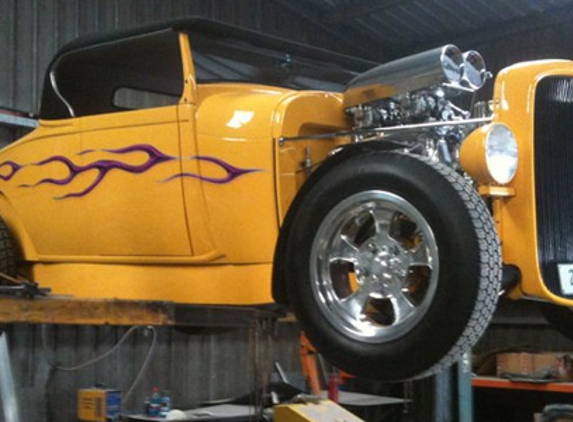 Adamthwaite's Crash Repairs Pty Ltd - Mcdougalls Hill, NSW