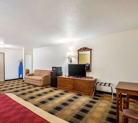 Econo Lodge - Fairview Heights, IL