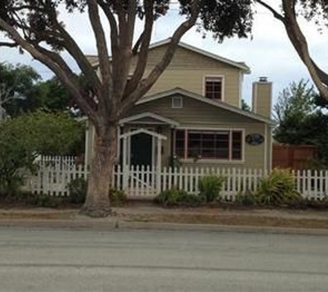 Andril Fireplace Cottages - Pacific Grove, CA