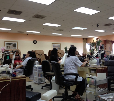 Queen Nails - Brea, CA