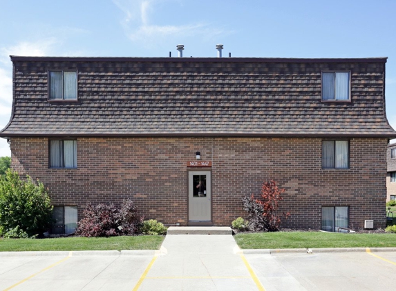 Park Place Apartments - Coralville, IA