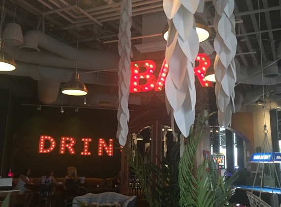 Dringk Eatery + Bar - Rancho Mirage, CA