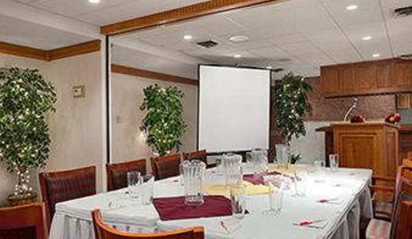 Ramada by Wyndham Saginaw Hotel & Suites - Saginaw, MI