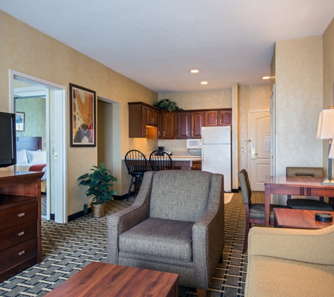 Holiday Inn Express & Suites Youngstown N (Warren/Niles) - Warren, OH