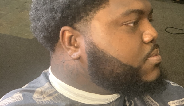 Phat Headz Hair Salon - River Rouge, MI. Master barber crispy