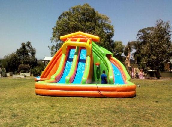 jumping castle hire west Sydney - Doonside, NSW. 3 laned waterslide