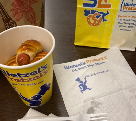 Wetzel's Pretzels - Los Angeles, CA