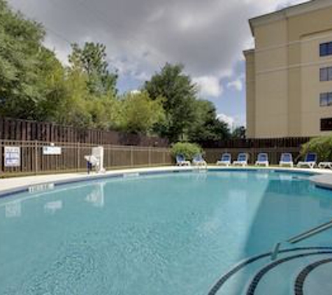 Holiday Inn Express & Suites Columbia-I-20 @ Clemson Rd - Columbia, SC